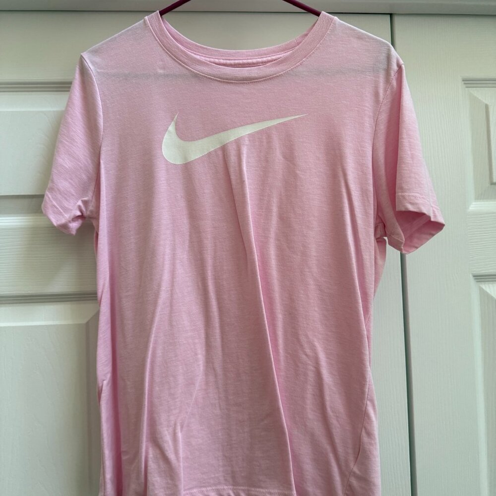 Women's Pink Nike Short Sleeve T-Shirt Size Medium
